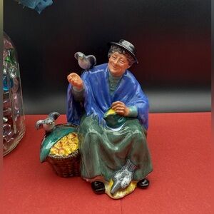 Royal Doulton "Tuppence a Bag" HN2320 - Woman Feeding Birds Excellent Condition